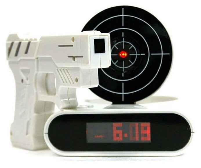 Идея для подарка: Будильник с мишенью Gun Alarm Clock