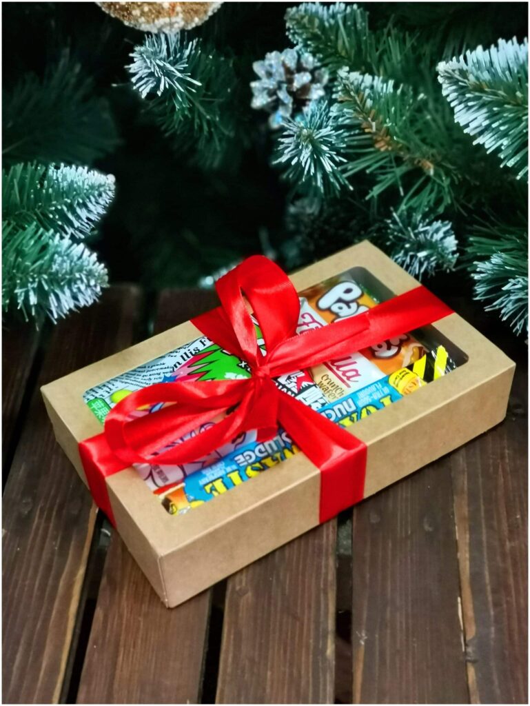 Идея для подарка девочке: Сладкий бокс "WOWBESTBOX" / Набор импортных сладостей / Подарочный набор вкусняшек / Сладости из разных стран