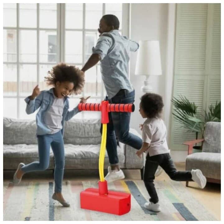 Идея для подарка: Джампер со звуком детский, детский тренажер для прыжков, попрыгун со светящимися ручками, пого палка стик (красный/желтый)