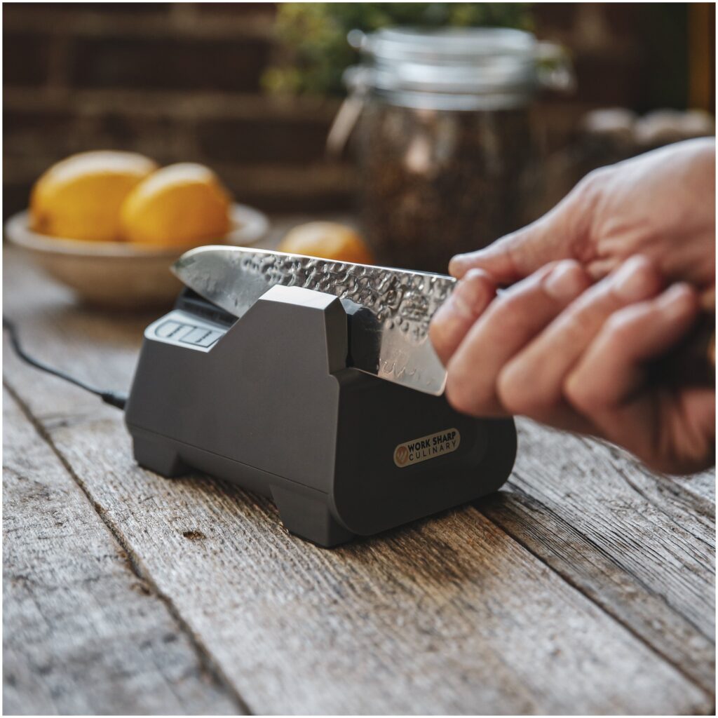 Идея для подарка: Электрическая точилка для ножей Work Sharp Culinary E2, серый