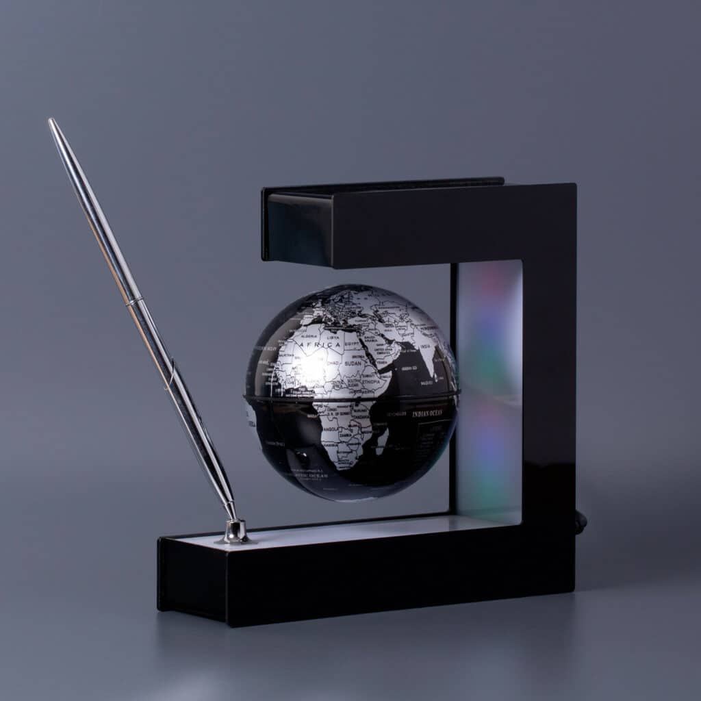 Идея для подарка: Глобус левитрон в полуовальной подставке, d 10 см черный