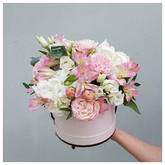 Идея для подарка: Идея подарка: Красивый букет. Цветы в розовой шляпной коробке Нежность с гортензий пионовидной розой альстрамерией и розовой гвоздикой