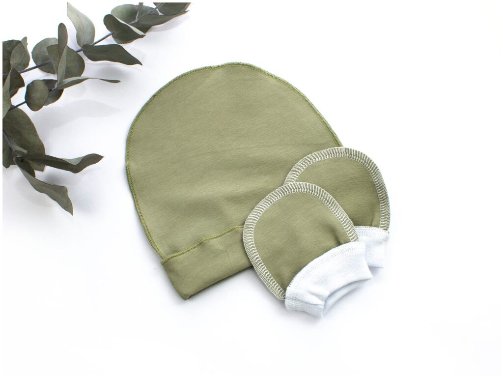 Идея для подарка: Impresa / Комплект: антицарапки и шапка для малыша