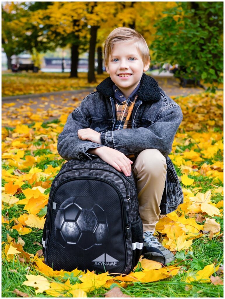 Идея для подарка мальчику: Школьный рюкзак с анатомической спинкой для мальчика SkyName (СкайНейм) в первый класс в подарок брелок мячик
