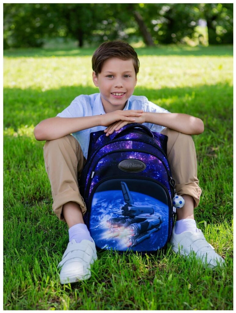 Идея для подарка мальчику: Школьный рюкзак SkyName R3-238 мяч в подарок, для мальчика, детский с 3D рисунком