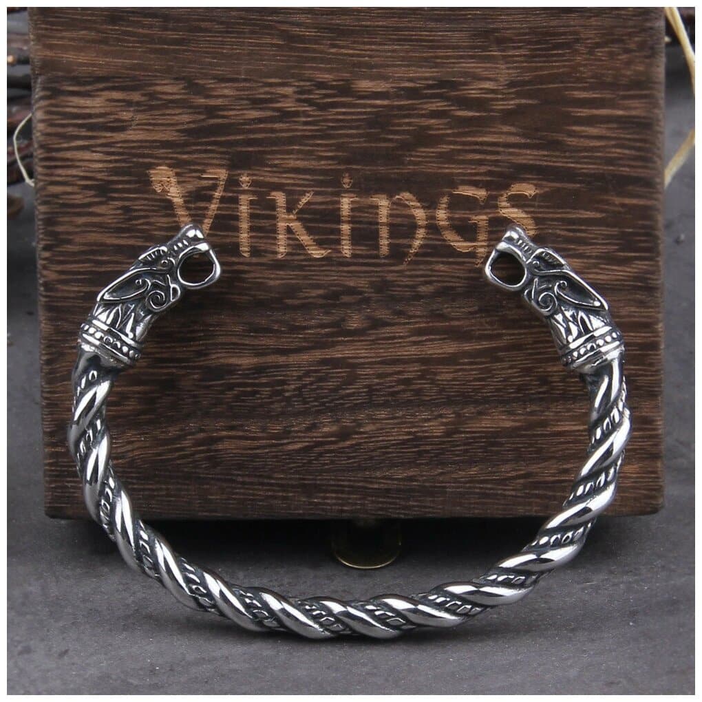 Идея для подарка: Мужской браслет в стиле викингов в подарочной деревянной коробке