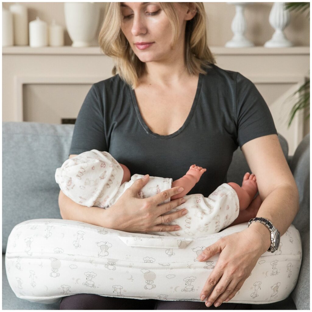 Идея для подарка: Подушка для кормления новорожденных