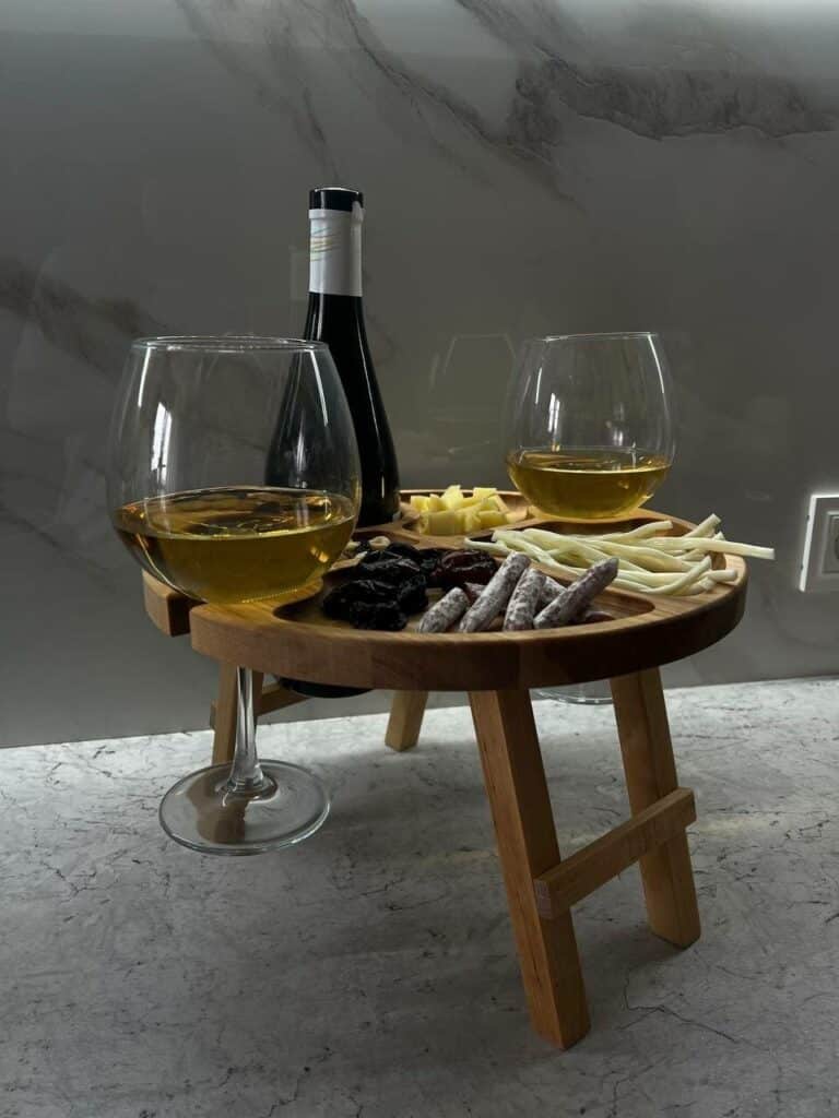 Идея для подарка: Столик винный (винница) на 2 бокала из бука