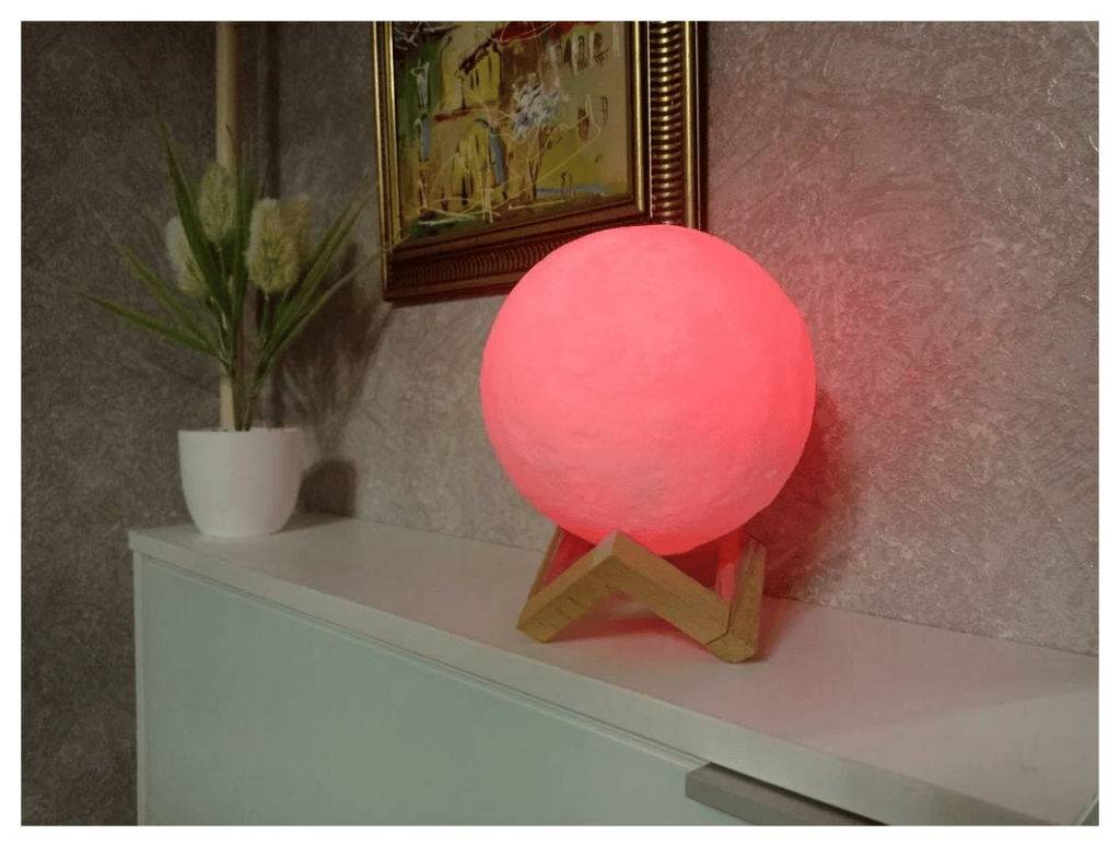 Идея для подарка: Светильник-ночник 3D шар Луна , на деревянной подставке с пультом управления, 15 см