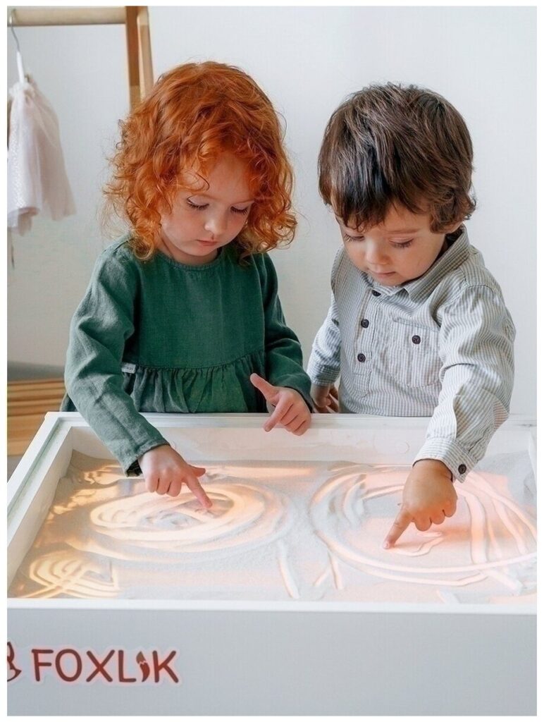 Идея для подарка: Световой стол для рисования песком Городок / световая песочница с крышкой / планшет развивающий / столик детский растущий игровой