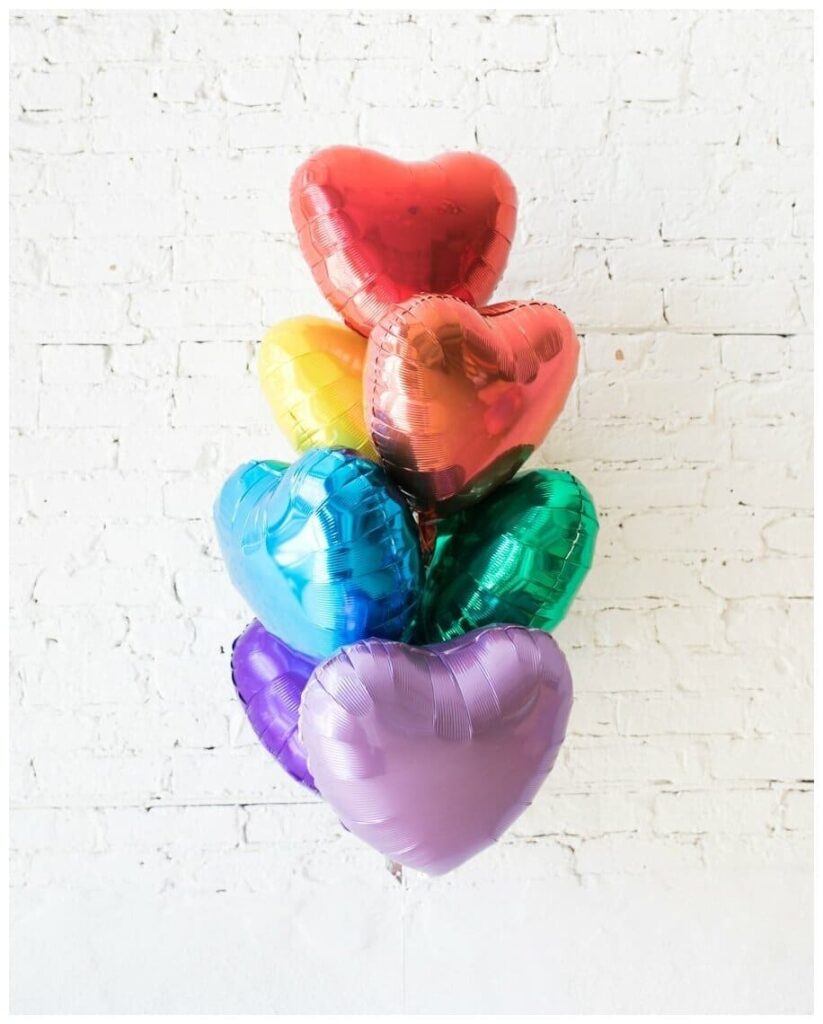 Идея для подарка: Связка воздушных шаров «Сердца радуга»